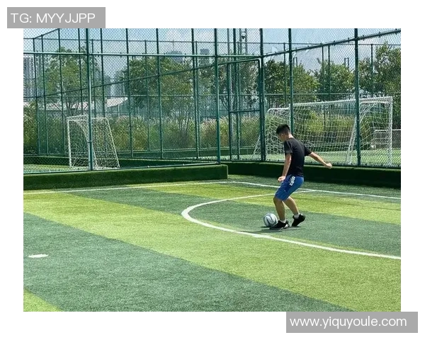 足球明星们的欢乐时光高清图片展示尽显球场外的亲密互动与友谊