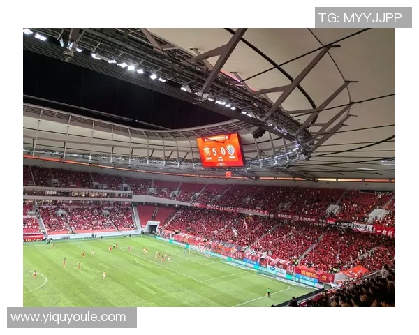 足球明星掐腰庆祝视频引发热议球迷热情高涨瞬间回顾精彩时刻